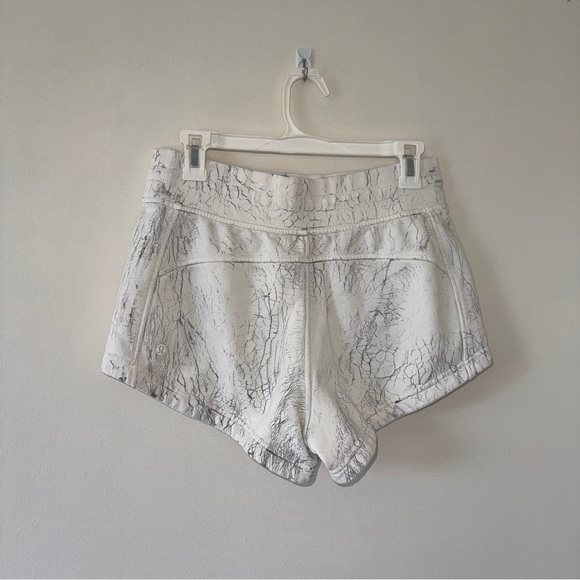 Lululemon Inner Glow High-Rise Shorts 3 Women’s 6 White Marble Pattern - Picture 4 of 6